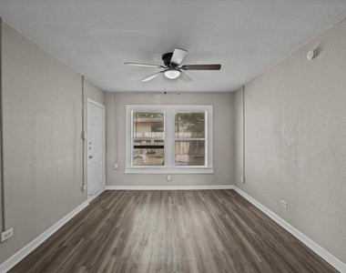 900 3rd Avenue - Photo Thumbnail 6