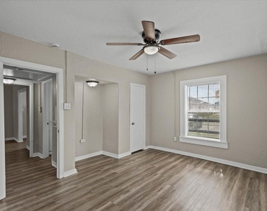 900 3rd Avenue - Photo Thumbnail 13