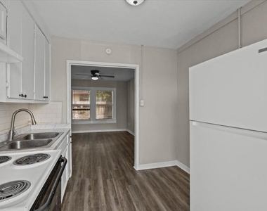 900 3rd Avenue - Photo Thumbnail 4