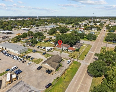 900 3rd Avenue - Photo Thumbnail 18