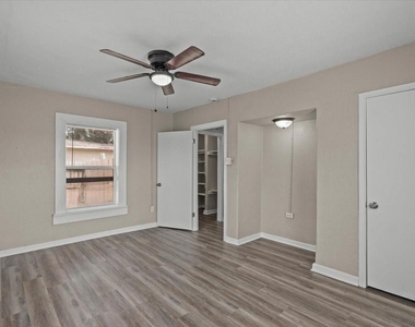 900 3rd Avenue - Photo Thumbnail 14