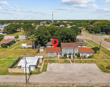 900 3rd Avenue - Photo Thumbnail 17