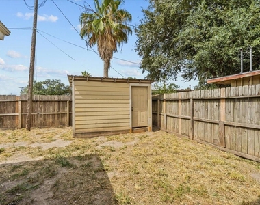 900 3rd Avenue - Photo Thumbnail 15