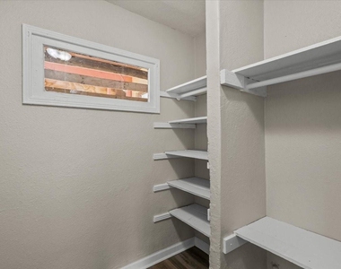900 3rd Avenue - Photo Thumbnail 11
