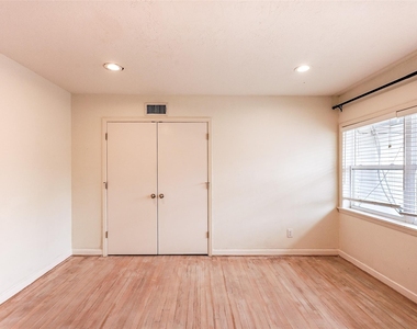 3827 Drake Street - Photo Thumbnail 23