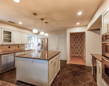 3827 Drake Street - Photo Thumbnail 7