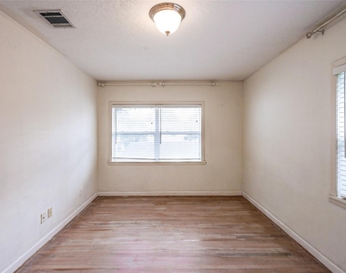 3827 Drake Street - Photo Thumbnail 20
