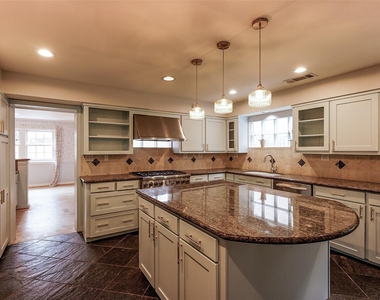 3827 Drake Street - Photo Thumbnail 8