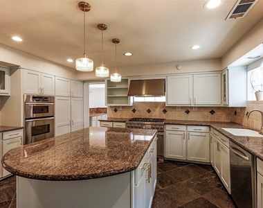 3827 Drake Street - Photo Thumbnail 10