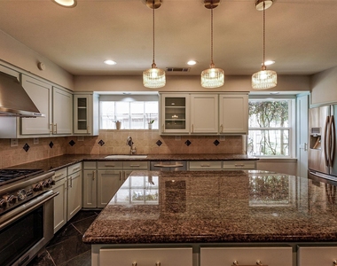 3827 Drake Street - Photo Thumbnail 11