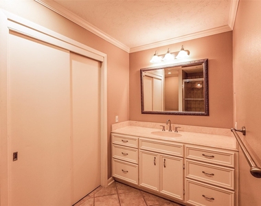 3827 Drake Street - Photo Thumbnail 17
