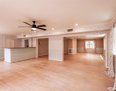 3827 Drake Street - Photo Thumbnail 4