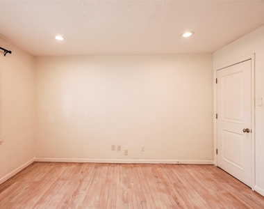 3827 Drake Street - Photo Thumbnail 24