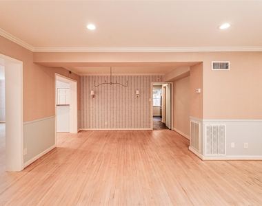 3827 Drake Street - Photo Thumbnail 3
