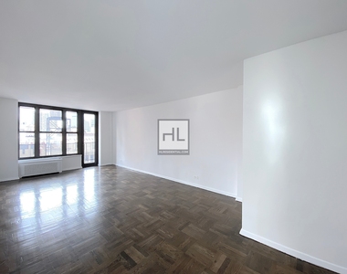 East 35th Street - Photo Thumbnail 1