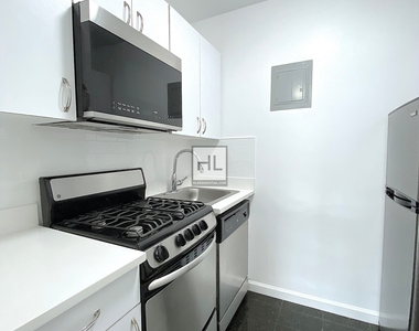 East 35th Street - Photo Thumbnail 4