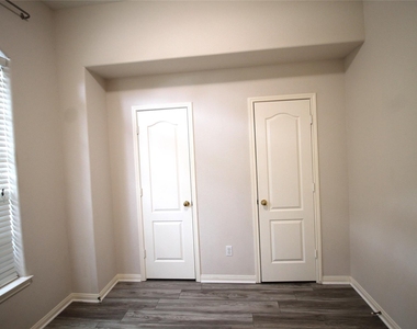 1206 Bonniefield Lane - Photo Thumbnail 2