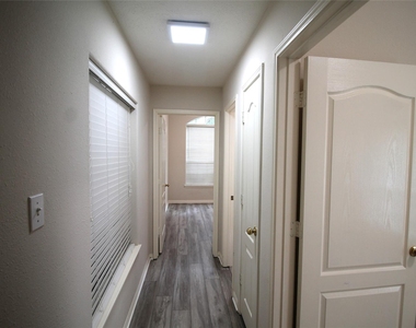 1206 Bonniefield Lane - Photo Thumbnail 5