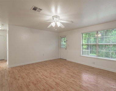 1015 Avenue J - Photo Thumbnail 5