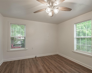 1015 Avenue J - Photo Thumbnail 15