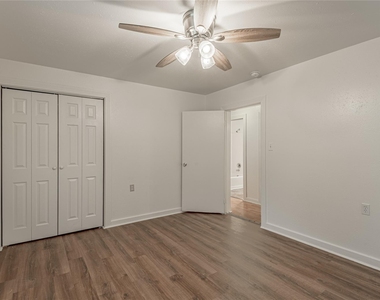 1015 Avenue J - Photo Thumbnail 17