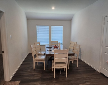 5203 Mossdale Bluff Lane - Photo Thumbnail 11
