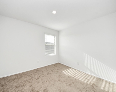 1409 Twilight Green Drive - Photo Thumbnail 16
