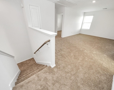 1409 Twilight Green Drive - Photo Thumbnail 10
