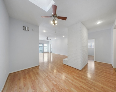 2226 Jamara Lane - Photo Thumbnail 2