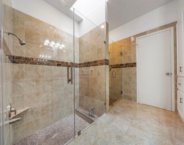 2226 Jamara Lane - Photo Thumbnail 11