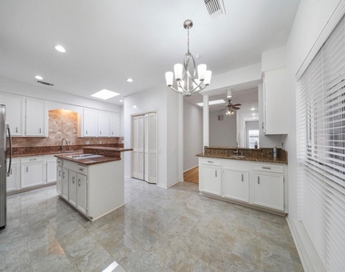 2226 Jamara Lane - Photo Thumbnail 6