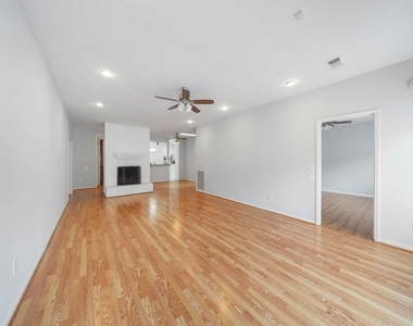 2226 Jamara Lane - Photo Thumbnail 3