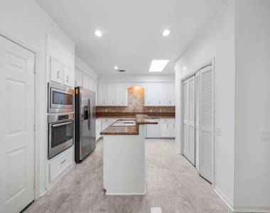 2226 Jamara Lane - Photo Thumbnail 8