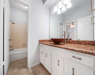 2226 Jamara Lane - Photo Thumbnail 16