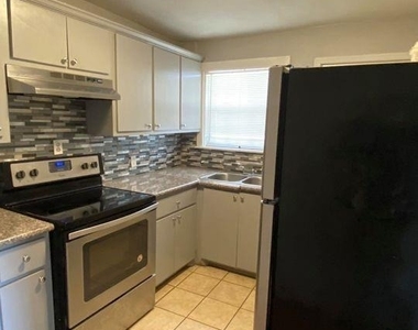 3204 Napoleon Street - Photo Thumbnail 3