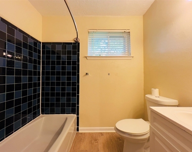 17014 Forest Bend Avenue - Photo Thumbnail 11