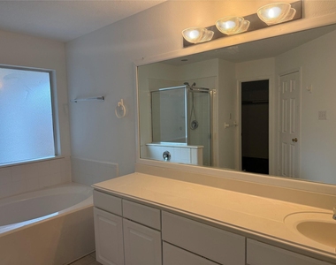 19511 Dawn Canyon Road - Photo Thumbnail 15