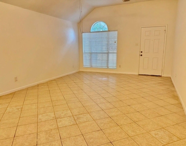 19511 Dawn Canyon Road - Photo Thumbnail 7