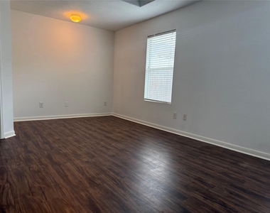 19511 Dawn Canyon Road - Photo Thumbnail 11