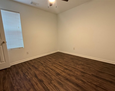 19511 Dawn Canyon Road - Photo Thumbnail 8