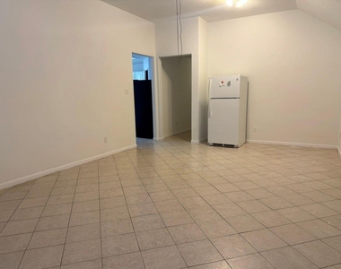 19511 Dawn Canyon Road - Photo Thumbnail 6