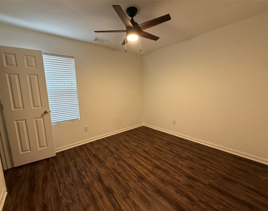 19511 Dawn Canyon Road - Photo Thumbnail 9