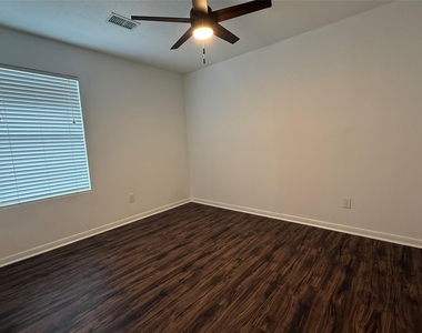 19511 Dawn Canyon Road - Photo Thumbnail 10