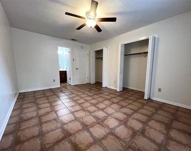 3008 Manor Lane - Photo Thumbnail 4