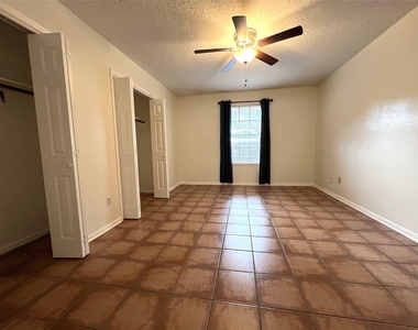 3008 Manor Lane - Photo Thumbnail 5