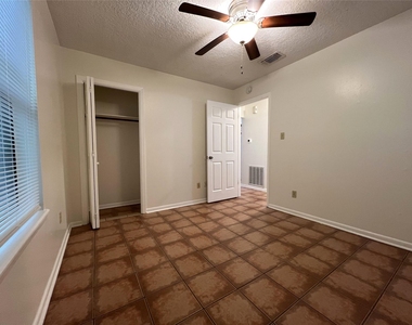 3008 Manor Lane - Photo Thumbnail 7