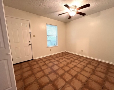 3008 Manor Lane - Photo Thumbnail 8