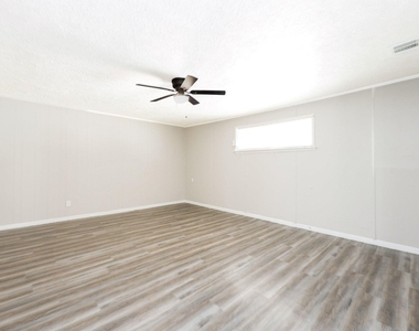 6002 Doulton Drive - Photo Thumbnail 9
