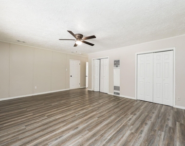 6002 Doulton Drive - Photo Thumbnail 8