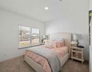 7214 Sunset Creek Drive - Photo Thumbnail 8